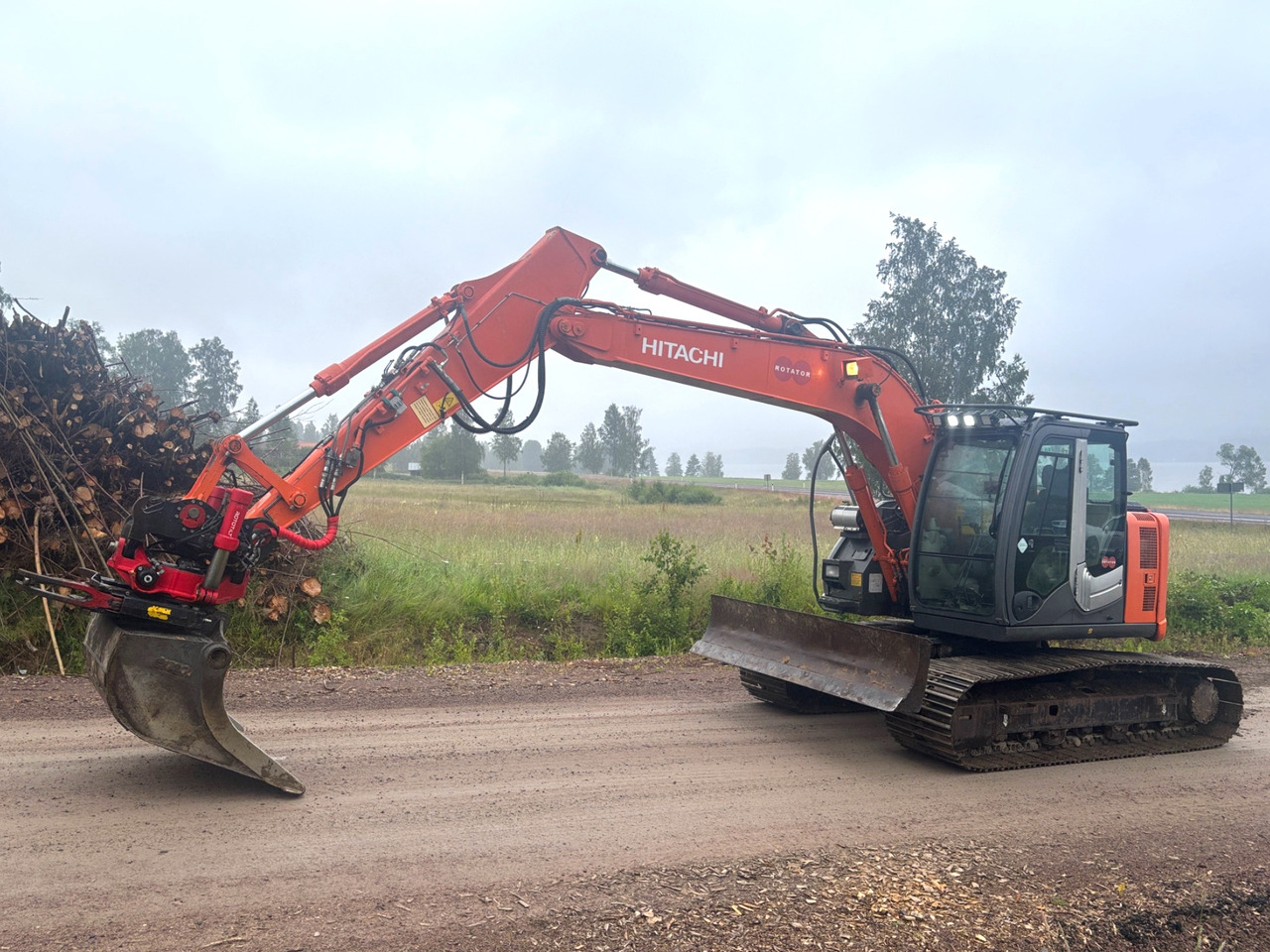 Hitachi ZX135US-3 - Excavadora: foto 1 Hitachi ZX135US-3 - Excavadora: foto 1