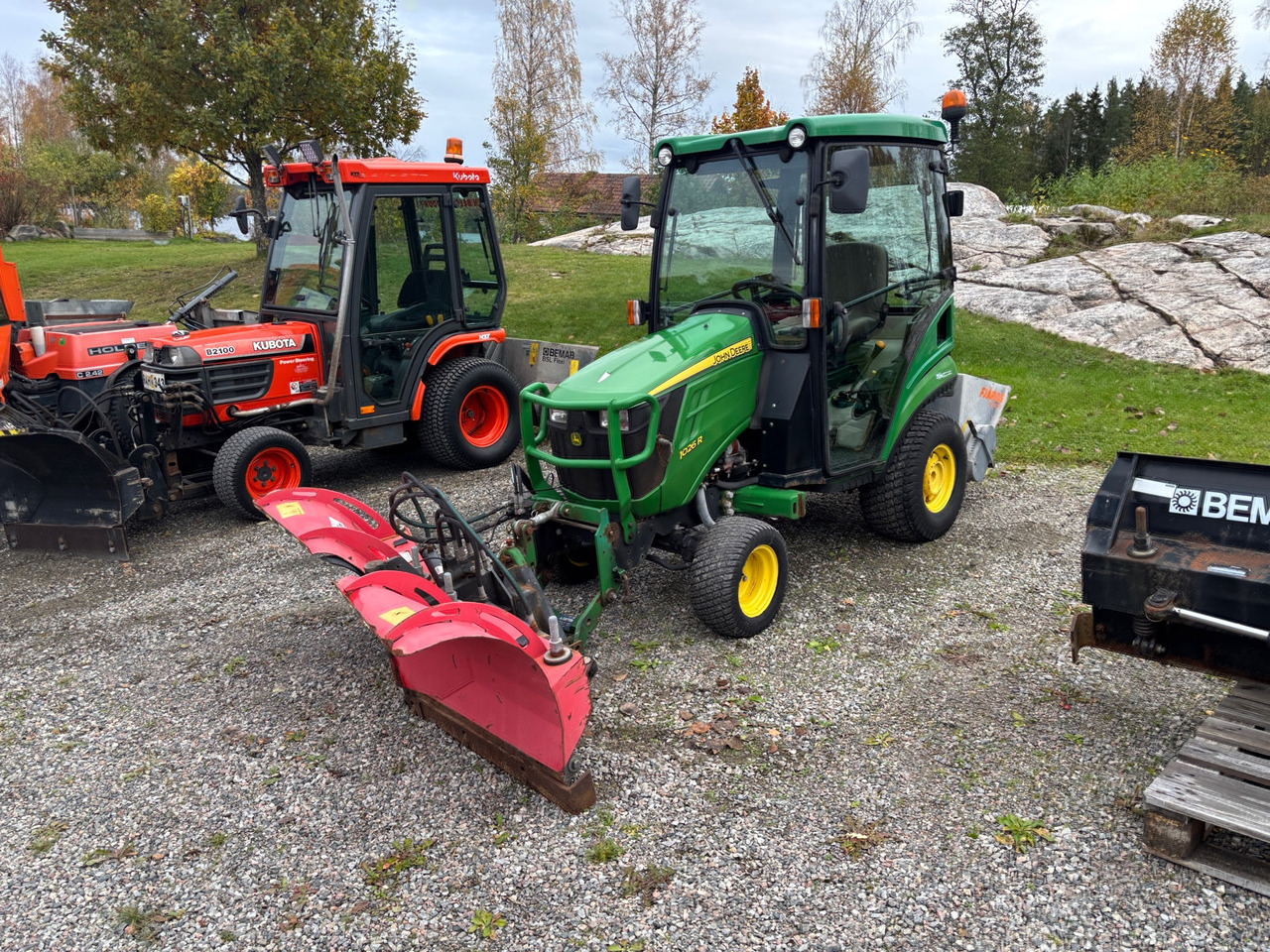 John Deere 1026R - Tractor: foto 1 John Deere 1026R - Tractor: foto 1