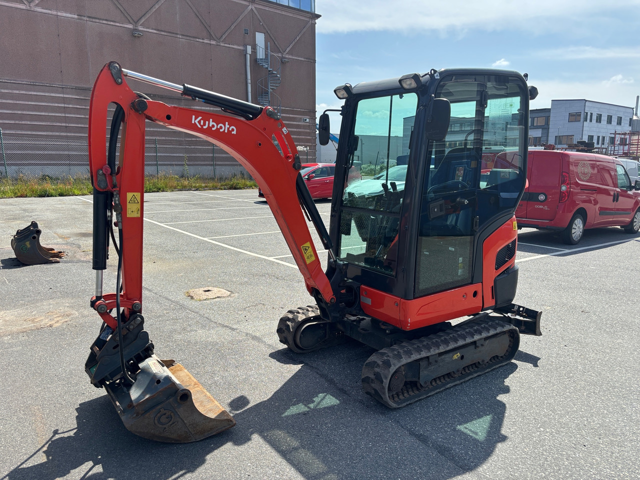Kubota KX019-4 - Excavadora: foto 1 Kubota KX019-4 - Excavadora: foto 1