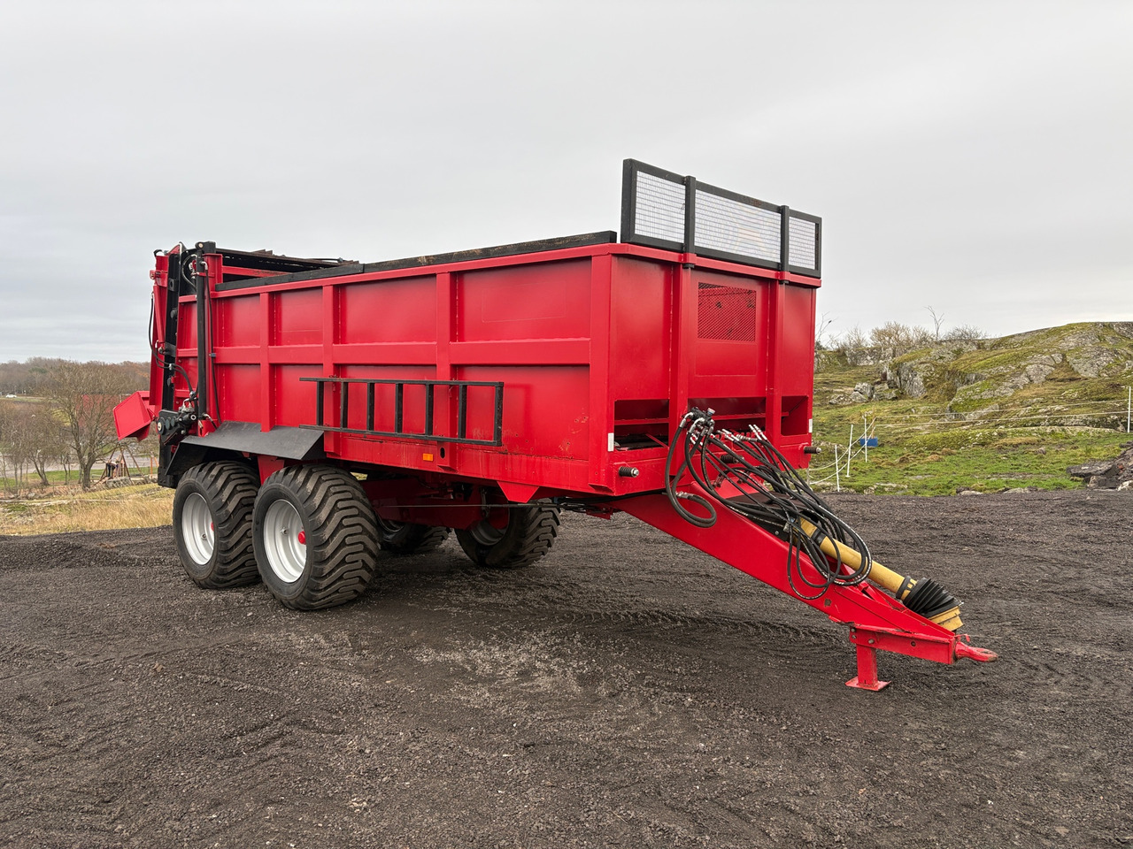 LMR AZENE PTU-10D - Esparcidor de estiércol: foto 1 LMR AZENE PTU-10D - Esparcidor de estiércol: foto 1