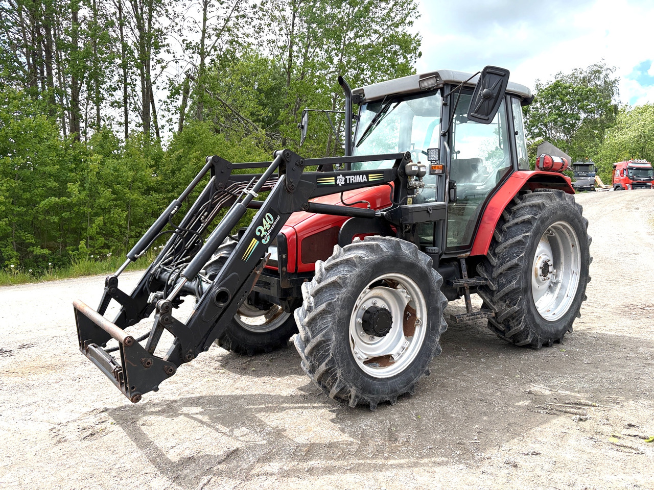 Massey Ferguson 4255 - Tractor: foto 1 Massey Ferguson 4255 - Tractor: foto 1