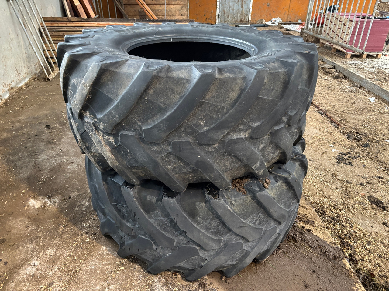 Pirelli 600/65R28 - Neumático para Maquinaria agrícola: foto 1 Pirelli 600/65R28 - Neumático para Maquinaria agrícola: foto 1