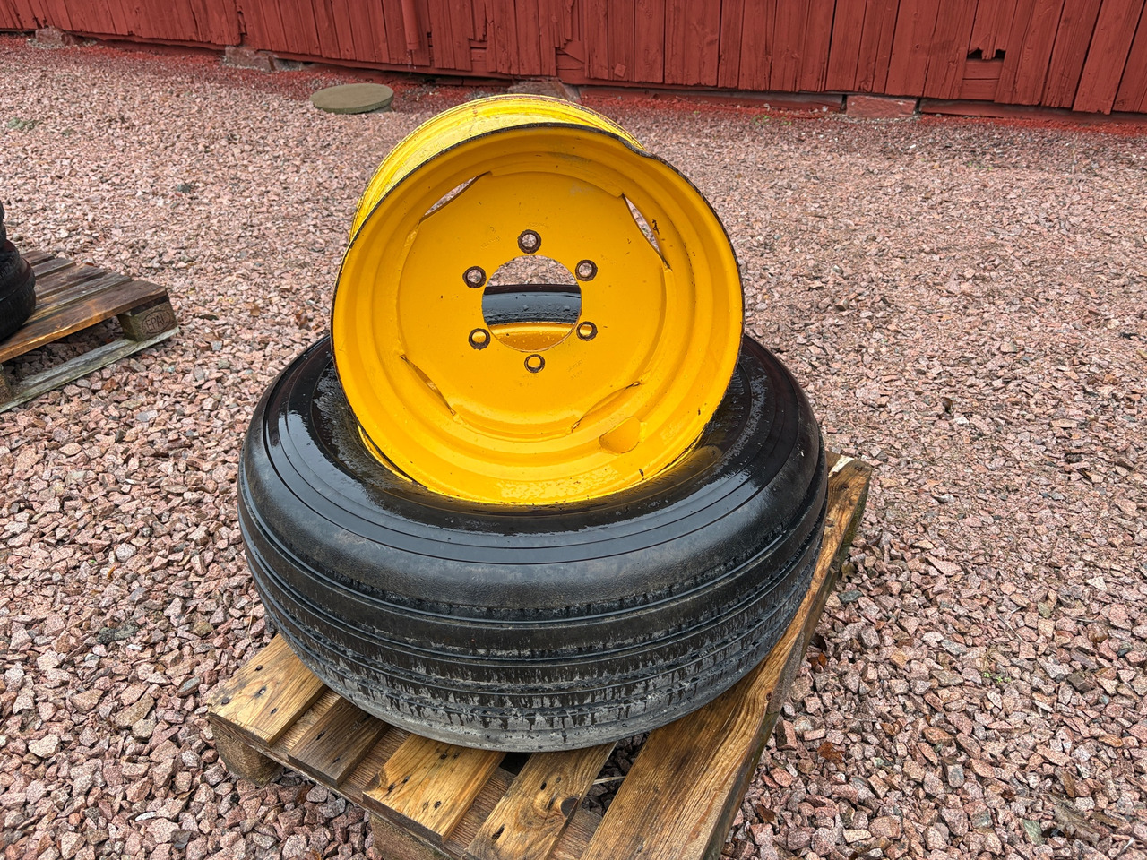 Trelleborg 400-22,5 - Neumático para Maquinaria agrícola: foto 1 Trelleborg 400-22,5 - Neumático para Maquinaria agrícola: foto 1