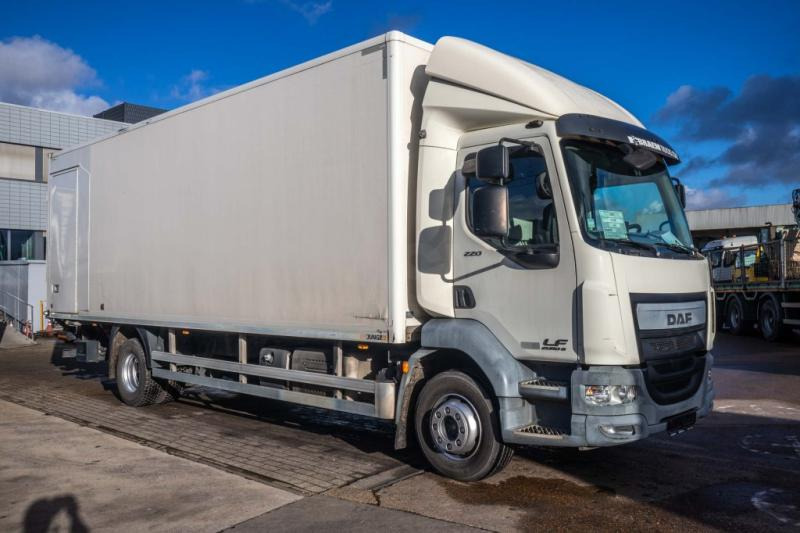 DAF LF 220(16t)+DHOLLANDIA - Camión caja cerrada: foto 2 DAF LF 220(16t)+DHOLLANDIA - Camión caja cerrada: foto 2