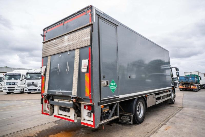 DAF LF 55.220(19 T-E6 )+DHOLLANDIA 2TON - Camión caja cerrada: foto 4 DAF LF 55.220(19 T-E6 )+DHOLLANDIA 2TON - Camión caja cerrada: foto 4