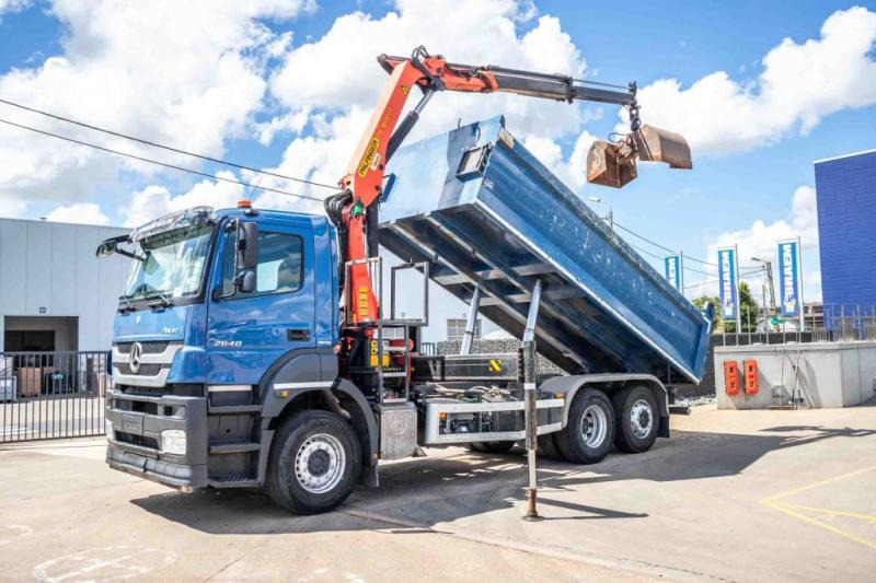 Mercedes AXOR 2640 L - PK 16001 - Camión volquete, Camión grúa: foto 1 Mercedes AXOR 2640 L - PK 16001 - Camión volquete, Camión grúa: foto 1