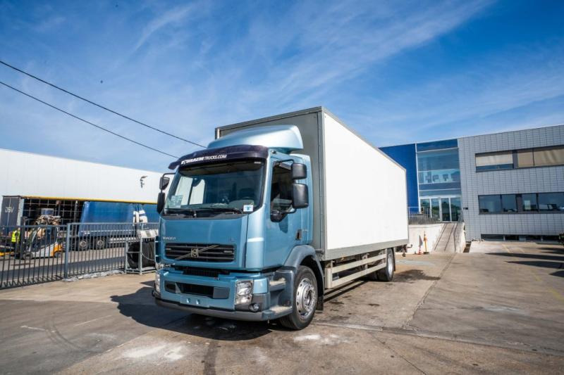 Volvo FL 240 (18t) + DHOLLANDIA 1.5T - Camión caja cerrada: foto 1 Volvo FL 240 (18t) + DHOLLANDIA 1.5T - Camión caja cerrada: foto 1