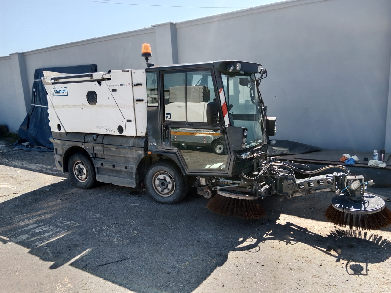 SCHMIDT Swingo 200+ EURO6 - Barredora vial: foto 1 SCHMIDT Swingo 200+ EURO6 - Barredora vial: foto 1