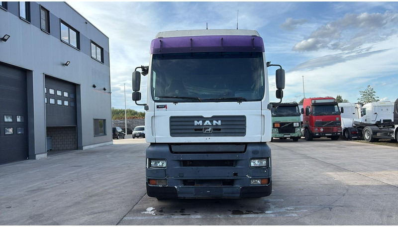 MAN TGA 18.480 (POMPE MANUELLE / MANUAL PUMP / MANUAL GEARBOX / BOITE MANUELLE) - Cabeza tractora: foto 3 MAN TGA 18.480 (POMPE MANUELLE / MANUAL PUMP / MANUAL GEARBOX / BOITE MANUELLE) - Cabeza tractora: foto 3