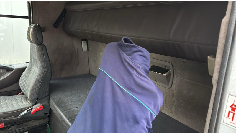 Cabeza tractora Renault Magnum 470 (POMPE MANUELLE / MANUAL PUMP / BOITE MANUELLE / MANUAL GEARBOX): foto 15 Cabeza tractora Renault Magnum 470 (POMPE MANUELLE / MANUAL PUMP / BOITE MANUELLE / MANUAL GEARBOX): foto 15