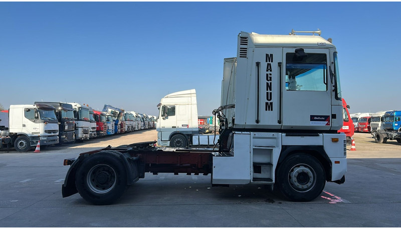 Renault Magnum AE 420 (2 CULASSE / GRAND PONT / POMPE MANUELLE / MANUAL PUMP) - Cabeza tractora: foto 4 Renault Magnum AE 420 (2 CULASSE / GRAND PONT / POMPE MANUELLE / MANUAL PUMP) - Cabeza tractora: foto 4