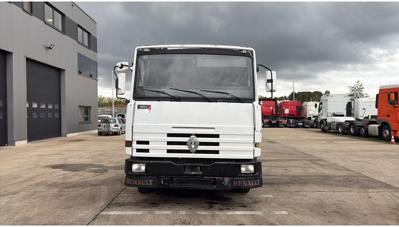 Renault R 385 Major (2 CULASSE / LAMES / GRAND PONT / STEEL SUSP. / MANUAL PUMP / POMPE MANUELLE) - Cabeza tractora: foto 4 Renault R 385 Major (2 CULASSE / LAMES / GRAND PONT / STEEL SUSP. / MANUAL PUMP / POMPE MANUELLE) - Cabeza tractora: foto 4