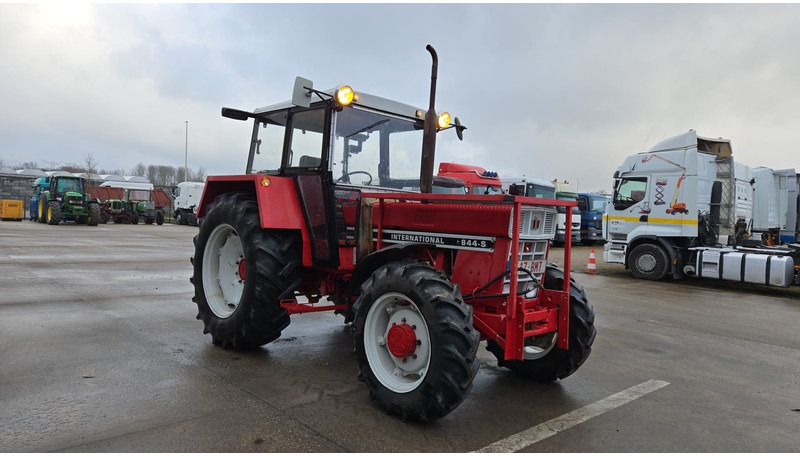Case International 844 S (4X4 / BELGIAN TRACTOR / PERFECT CONDITION / GEARBOX TOP CONDITION) - Tractor: foto 3 Case International 844 S (4X4 / BELGIAN TRACTOR / PERFECT CONDITION / GEARBOX TOP CONDITION) - Tractor: foto 3