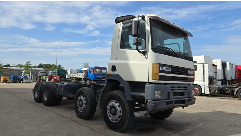 DAF CF 85.380 (EURO 2 / MANUAL GEARBOX / PERFECT CONDITION !!! / BIG AXLE / STEEL SUSP.) - Camión chasis: foto 3 DAF CF 85.380 (EURO 2 / MANUAL GEARBOX / PERFECT CONDITION !!! / BIG AXLE / STEEL SUSP.) - Camión chasis: foto 3