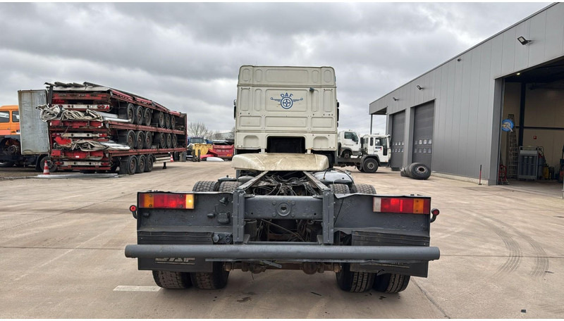 DAF XF 95.430 (EURO 3 / 10 TYRES / 6X2 / MANUAL GEARBOX / BOITE MANUELLE) - Camión chasis: foto 5 DAF XF 95.430 (EURO 3 / 10 TYRES / 6X2 / MANUAL GEARBOX / BOITE MANUELLE) - Camión chasis: foto 5