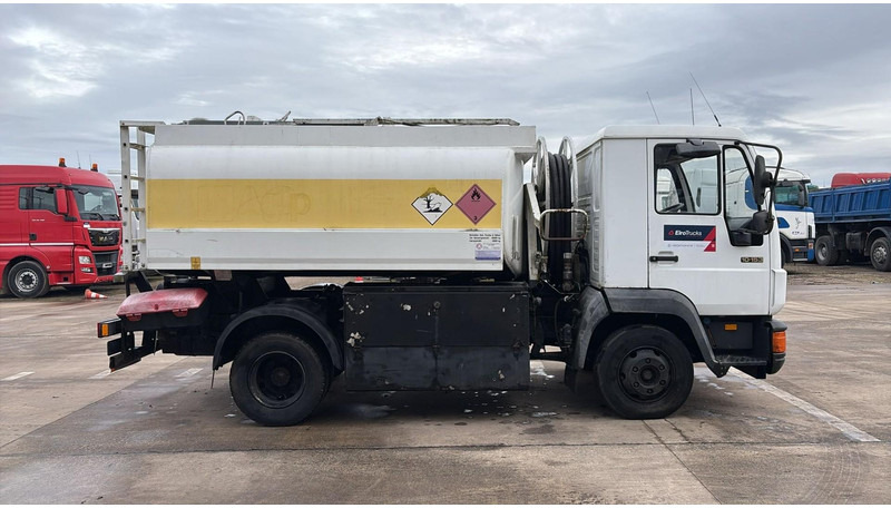 MAN 10.153 (7500L / FULL STEEL / LAMES / BOITE MANUELLE / MANUAL GEARBOX) - Camión cisterna: foto 3 MAN 10.153 (7500L / FULL STEEL / LAMES / BOITE MANUELLE / MANUAL GEARBOX) - Camión cisterna: foto 3
