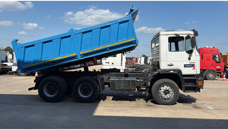 MAN 26.322 (MANUAL PUMP / POMPE MANUELLE / LAMES / GRAND PONT / BIG AXLE) - Camión volquete: foto 4 MAN 26.322 (MANUAL PUMP / POMPE MANUELLE / LAMES / GRAND PONT / BIG AXLE) - Camión volquete: foto 4