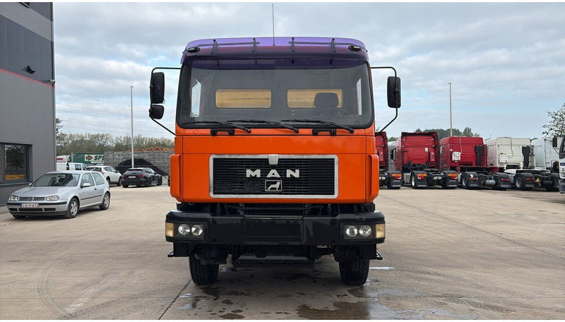 MAN 26.322 (MANUAL PUMP / POMPE MANUELLE / LAMES / STEEL SUSP. / GRAND PONT / BIG AXLE) - Camión volquete: foto 2 MAN 26.322 (MANUAL PUMP / POMPE MANUELLE / LAMES / STEEL SUSP. / GRAND PONT / BIG AXLE) - Camión volquete: foto 2