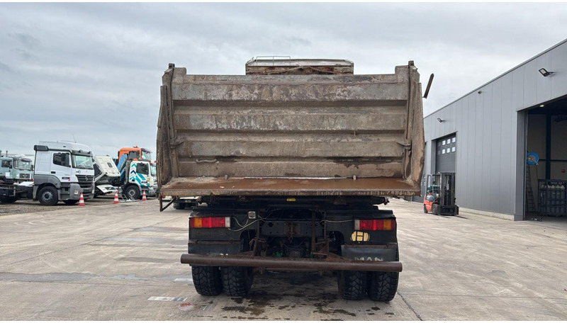 MAN 41.414 (6 CYLINDER / STEEL SUSP. / LAMES / BIG AXLE / GRAND PONT) - Camión volquete: foto 5 MAN 41.414 (6 CYLINDER / STEEL SUSP. / LAMES / BIG AXLE / GRAND PONT) - Camión volquete: foto 5