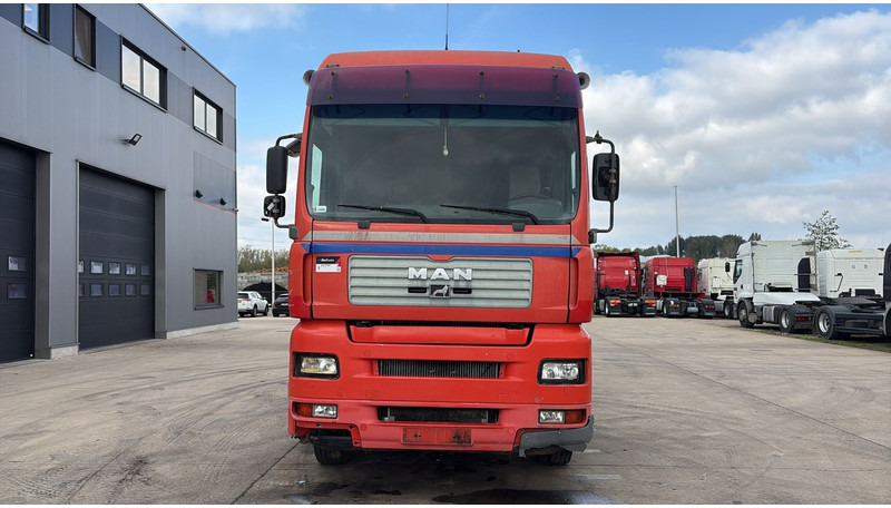 MAN TGA 18.410 (POMPE MANUELLE / MANUAL PUMP / BOITE MANUELLE / MANUAL GEARBOX) - Camión chasis: foto 2 MAN TGA 18.410 (POMPE MANUELLE / MANUAL PUMP / BOITE MANUELLE / MANUAL GEARBOX) - Camión chasis: foto 2