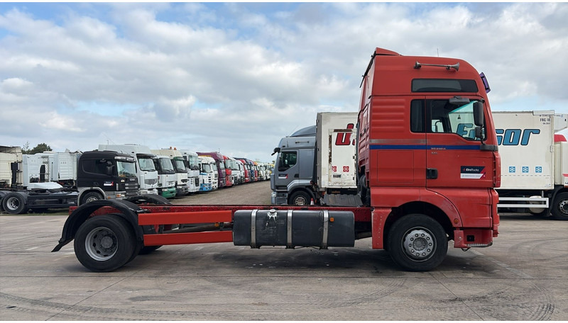 MAN TGA 18.410 (POMPE MANUELLE / MANUAL PUMP / BOITE MANUELLE / MANUAL GEARBOX) - Camión chasis: foto 4 MAN TGA 18.410 (POMPE MANUELLE / MANUAL PUMP / BOITE MANUELLE / MANUAL GEARBOX) - Camión chasis: foto 4