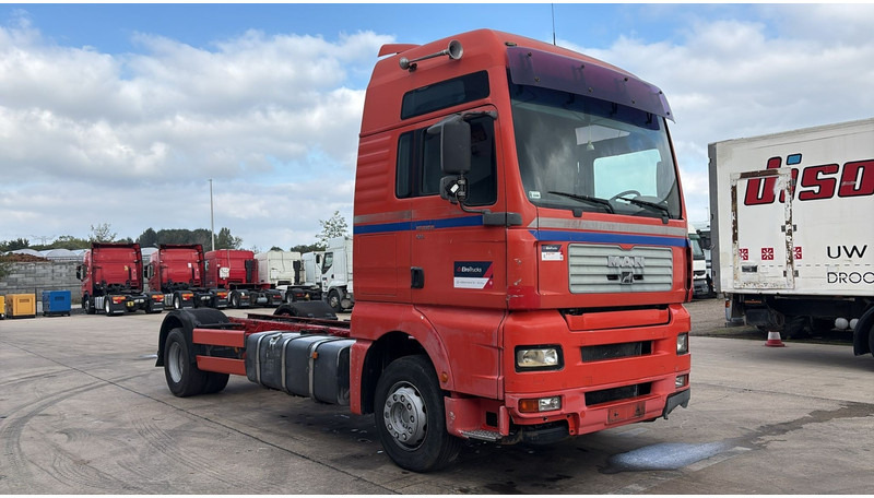 MAN TGA 18.410 (POMPE MANUELLE / MANUAL PUMP / BOITE MANUELLE / MANUAL GEARBOX) - Camión chasis: foto 3 MAN TGA 18.410 (POMPE MANUELLE / MANUAL PUMP / BOITE MANUELLE / MANUAL GEARBOX) - Camión chasis: foto 3