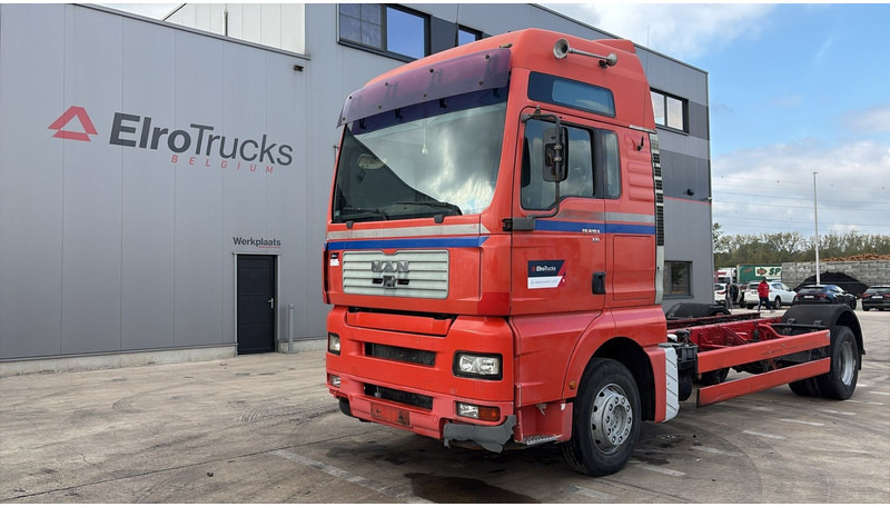 MAN TGA 18.410 (POMPE MANUELLE / MANUAL PUMP / BOITE MANUELLE / MANUAL GEARBOX) - Camión chasis: foto 1 MAN TGA 18.410 (POMPE MANUELLE / MANUAL PUMP / BOITE MANUELLE / MANUAL GEARBOX) - Camión chasis: foto 1