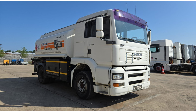MAN TGA 18.460 (14.140L / MANUAL PUMP / MANUAL GEARBOX / TOP CONDITON / BOITE & POMPE MANUELLE) - Camión cisterna: foto 2 MAN TGA 18.460 (14.140L / MANUAL PUMP / MANUAL GEARBOX / TOP CONDITON / BOITE & POMPE MANUELLE) - Camión cisterna: foto 2