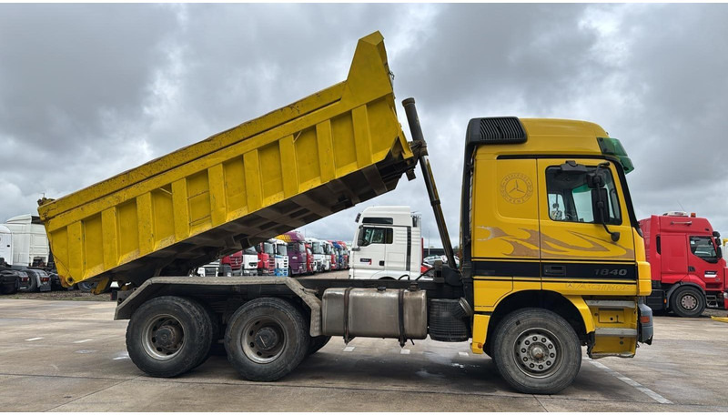 Mercedes-Benz ACTROS 2640 (EPS / LAMES / GRAND PONT / 6X4 / 3 PEDALES) - Camión volquete: foto 3 Mercedes-Benz ACTROS 2640 (EPS / LAMES / GRAND PONT / 6X4 / 3 PEDALES) - Camión volquete: foto 3