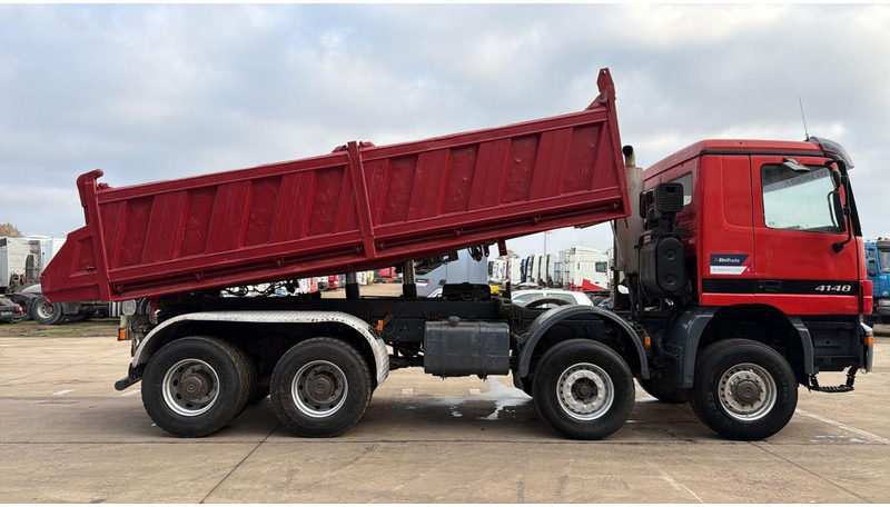 Mercedes-Benz Actros 4148 (EPS / 8X6 / LAMES / GRAND PONT / PROPRE / STEEL SUSP. / BIG AXLE) - Camión volquete: foto 4 Mercedes-Benz Actros 4148 (EPS / 8X6 / LAMES / GRAND PONT / PROPRE / STEEL SUSP. / BIG AXLE) - Camión volquete: foto 4