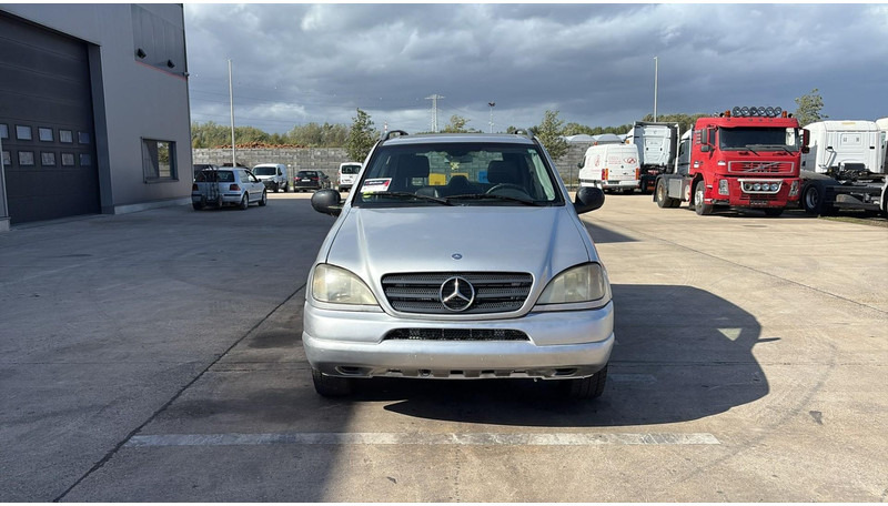 Mercedes-Benz M-Klasse ML 270 CDI - SUV/ Todoterreno: foto 2 Mercedes-Benz M-Klasse ML 270 CDI - SUV/ Todoterreno: foto 2