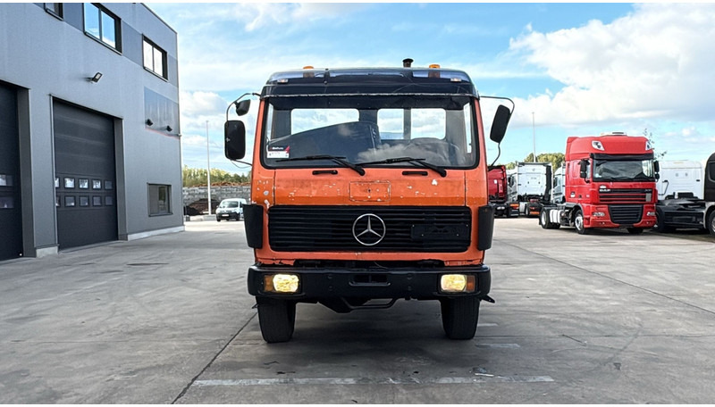 Mercedes-Benz SK 1622 (4X4 / LAMES / GRAND PONT / V6 / BIG AXLE / POMPE MANUELLE) - Camión chasis: foto 2 Mercedes-Benz SK 1622 (4X4 / LAMES / GRAND PONT / V6 / BIG AXLE / POMPE MANUELLE) - Camión chasis: foto 2