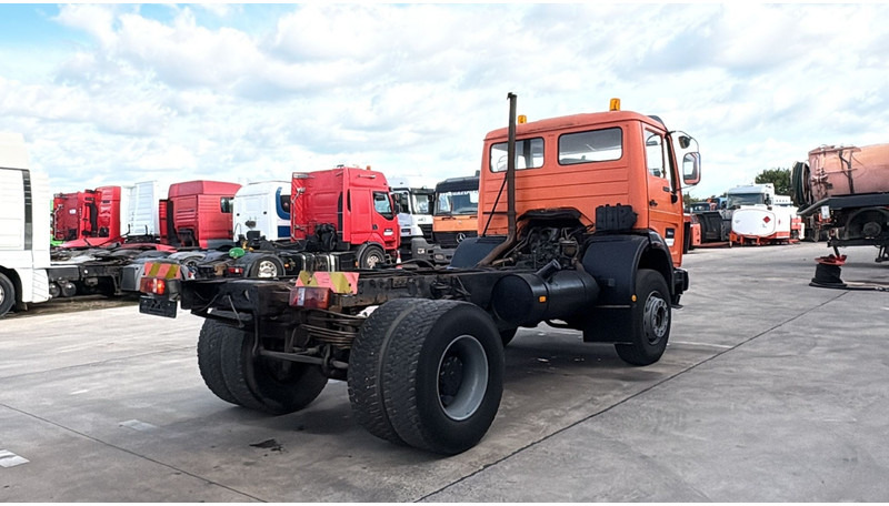 Mercedes-Benz SK 1622 (4X4 / LAMES / GRAND PONT / V6 / BIG AXLE / POMPE MANUELLE) - Camión chasis: foto 5 Mercedes-Benz SK 1622 (4X4 / LAMES / GRAND PONT / V6 / BIG AXLE / POMPE MANUELLE) - Camión chasis: foto 5