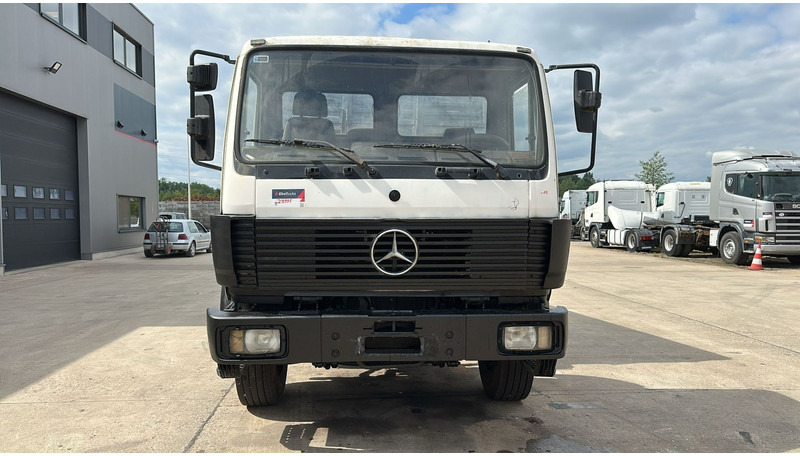 Mercedes-Benz SK 1722 (LAMES / GRAND PONT / V6 / BOITE MANUELLE / POMPE MANUELLE) - Camión volquete: foto 2 Mercedes-Benz SK 1722 (LAMES / GRAND PONT / V6 / BOITE MANUELLE / POMPE MANUELLE) - Camión volquete: foto 2