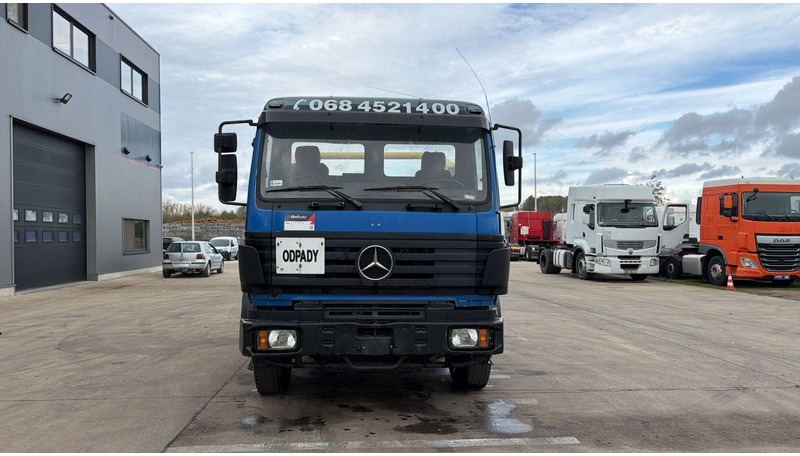 Mercedes-Benz SK 1831 (LAMES / STEEL SUSP. / V6 / BOITE MANUELLE / GRANT PONT / BIG AXLE) - Camión portacontenedore/ Intercambiable, Camión grúa: foto 2 Mercedes-Benz SK 1831 (LAMES / STEEL SUSP. / V6 / BOITE MANUELLE / GRANT PONT / BIG AXLE) - Camión portacontenedore/ Intercambiable, Camión grúa: foto 2