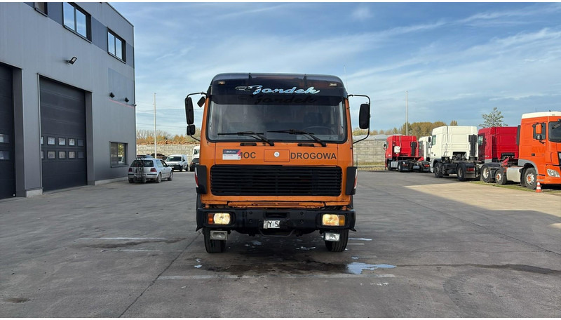 Mercedes-Benz SK 2222 (V6 / FULL STEEL / LAMES / BOITE MANUELLE / POMPE MANUELLE / 8 ROUES / 6X2) - Camión chasis: foto 2 Mercedes-Benz SK 2222 (V6 / FULL STEEL / LAMES / BOITE MANUELLE / POMPE MANUELLE / 8 ROUES / 6X2) - Camión chasis: foto 2