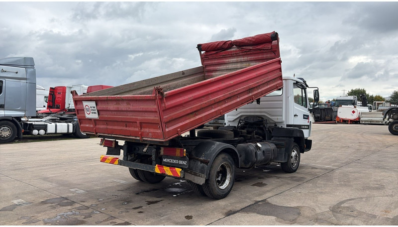 Mercedes-Benz SK 814 (SPER / AUXILAIRY / MANUAL PUMP / STEEL SUSP. / 6 CYLINDER / 3 WAY TIPPER / PERFECT) - Camión volquete: foto 4 Mercedes-Benz SK 814 (SPER / AUXILAIRY / MANUAL PUMP / STEEL SUSP. / 6 CYLINDER / 3 WAY TIPPER / PERFECT) - Camión volquete: foto 4