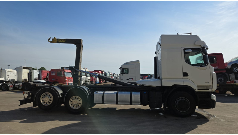 Renault Premium 450 DXI (BOITE MANUELLE / MANUAL GEARBOX / 6X2 / LAMES DEVANT) - Camión chasis: foto 4 Renault Premium 450 DXI (BOITE MANUELLE / MANUAL GEARBOX / 6X2 / LAMES DEVANT) - Camión chasis: foto 4