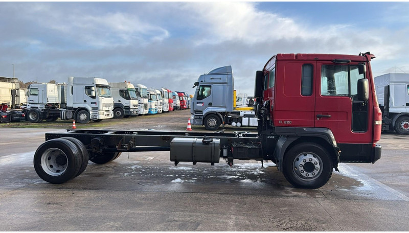 Camión chasis Volvo FL 220 (MANUAL GEARBOX / BOITE MANUELLE): foto 6