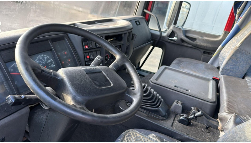 Camión chasis Volvo FL 220 (MANUAL GEARBOX / BOITE MANUELLE): foto 9