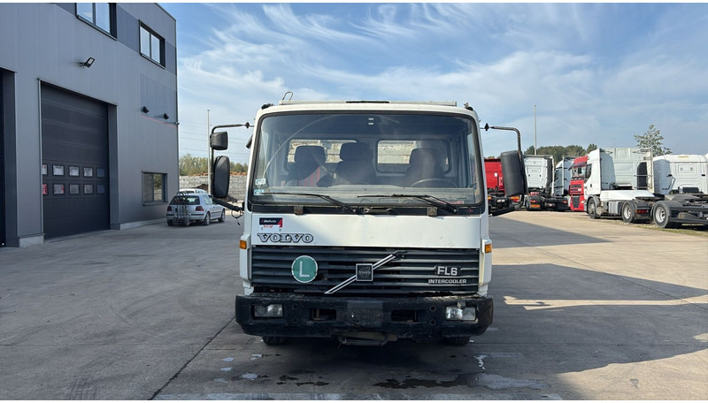Volvo FL 6 - 8 (MANUAL PUMP / POMPE MANUELLE) - Camión volquete: foto 4 Volvo FL 6 - 8 (MANUAL PUMP / POMPE MANUELLE) - Camión volquete: foto 4