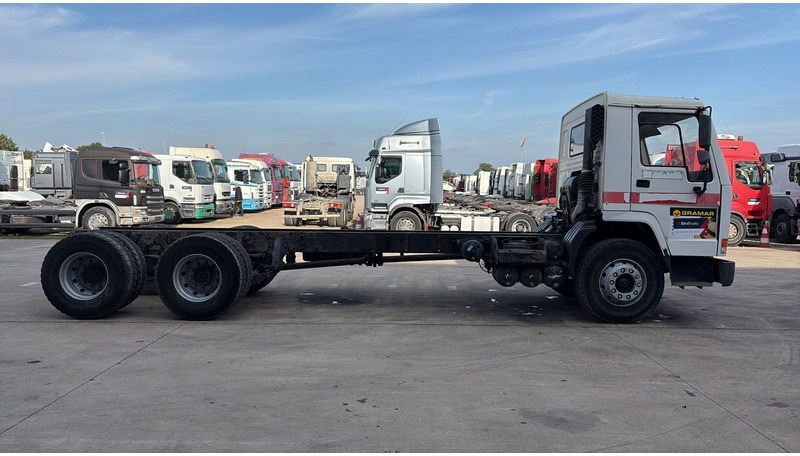 Volvo FL 7 (6X4 / LAMES / POMPE MANUELLE / MANUAL PUMP / STEEL SUSP.) - Camión chasis: foto 4 Volvo FL 7 (6X4 / LAMES / POMPE MANUELLE / MANUAL PUMP / STEEL SUSP.) - Camión chasis: foto 4
