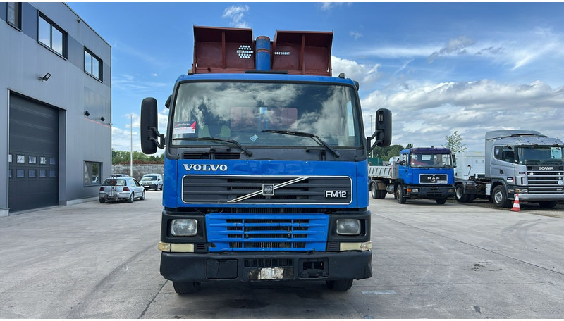Volvo FM 12 - 340 (MANUAL GEARBOX / STEEL SUSPENSION / LAMES / BOITE MANUELLE) - Camión volquete: foto 2 Volvo FM 12 - 340 (MANUAL GEARBOX / STEEL SUSPENSION / LAMES / BOITE MANUELLE) - Camión volquete: foto 2