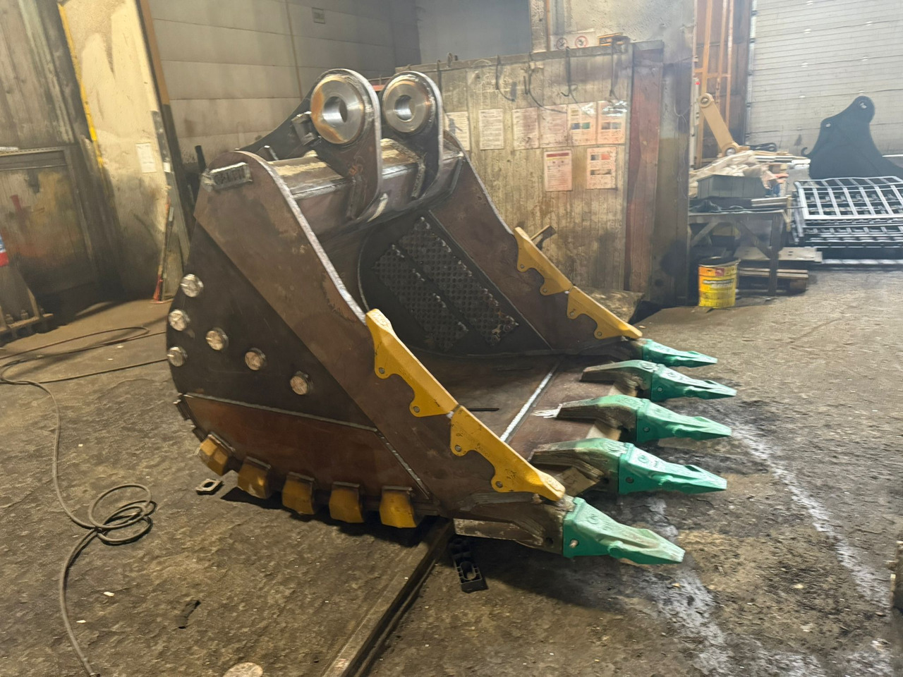 CAT 349 Armored Heavy Duty Bucket - Cazo para excavadora para Excavadora de cadenas: foto 3 CAT 349 Armored Heavy Duty Bucket - Cazo para excavadora para Excavadora de cadenas: foto 3