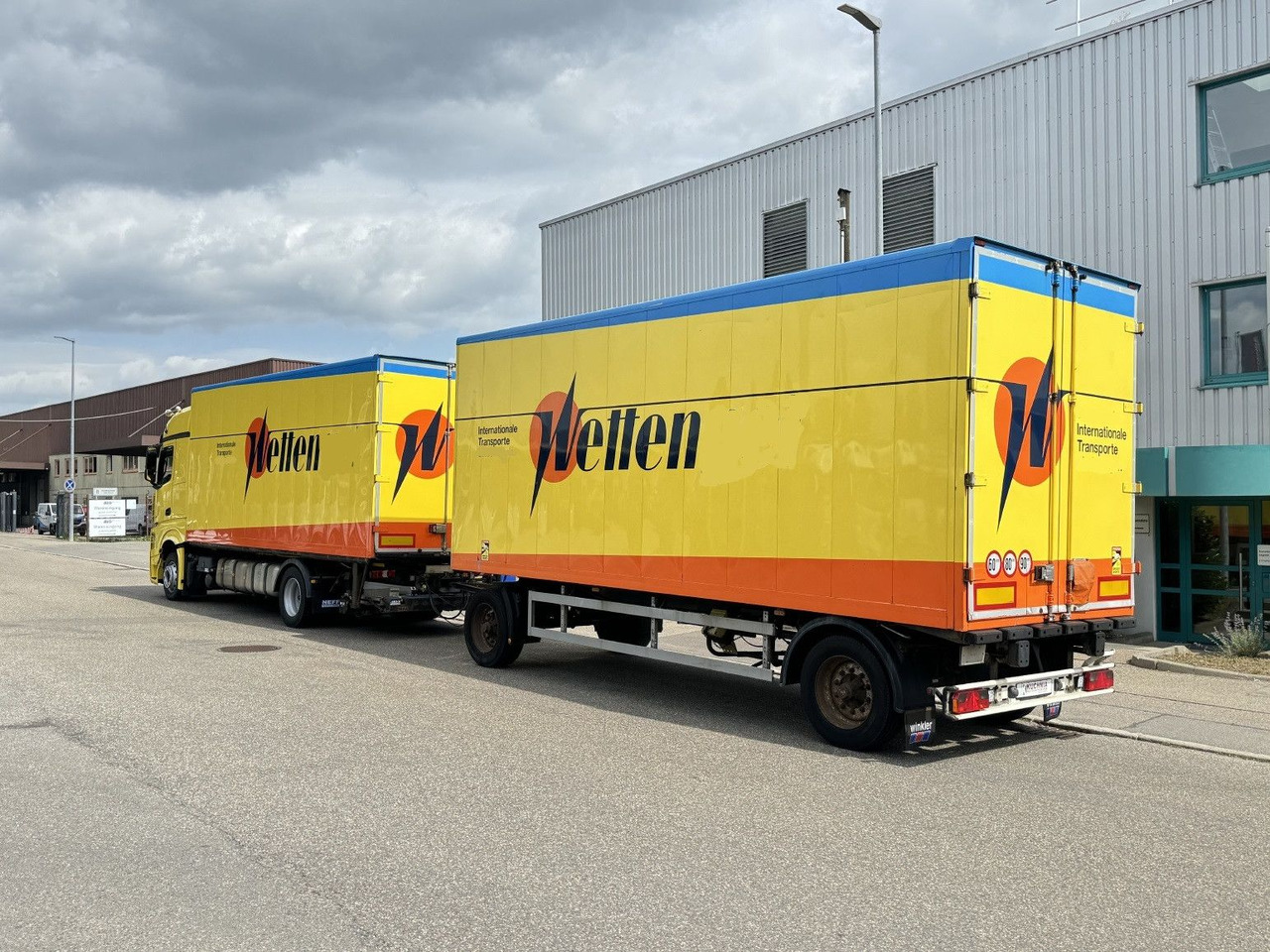Bachert 14t Alu-Möbelkoffer 7,2m BPW Luft ZS - Remolque caja cerrada: foto 4 Bachert 14t Alu-Möbelkoffer 7,2m BPW Luft ZS - Remolque caja cerrada: foto 4