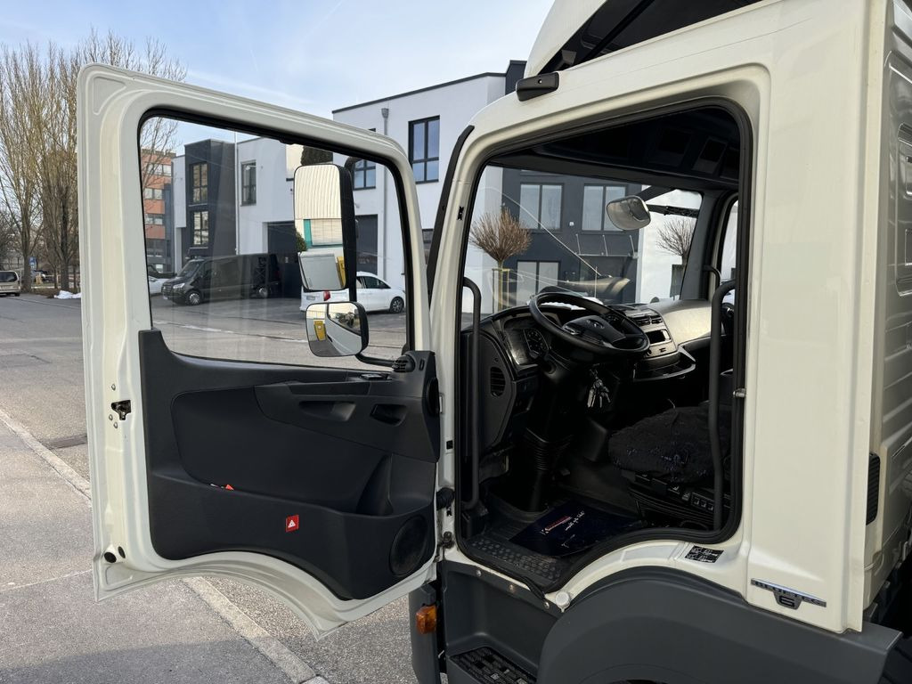 Furgoneta caja cerrada Mercedes-Benz Atego 818L Koffer 6,3m LBW Klima Autom. Luftgef.: foto 10