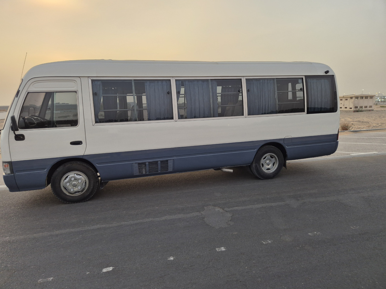 Toyota Coaster ... 30 places - climatisé - Minibús, Furgoneta de pasajeros: foto 3 Toyota Coaster ... 30 places - climatisé - Minibús, Furgoneta de pasajeros: foto 3
