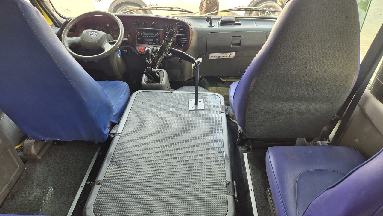 Minibús, Furgoneta de pasajeros Toyota Coaster  // Hyundai County... 30 places ... Climatisé: foto 7