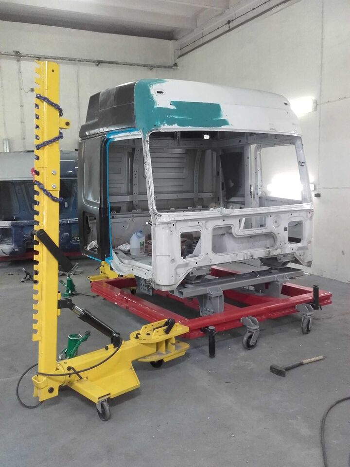 Frame for Truck Cabin Repair / Rahmen für die Reparatur von Lkw-Fahrerhäusern / Rám pro opravu kabin nákladních vozidel / Cadru pentru repararea cabinelor camioanelor - Maquinaria de automoción: foto 2 Frame for Truck Cabin Repair / Rahmen für die Reparatur von Lkw-Fahrerhäusern / Rám pro opravu kabin nákladních vozidel / Cadru pentru repararea cabinelor camioanelor - Maquinaria de automoción: foto 2