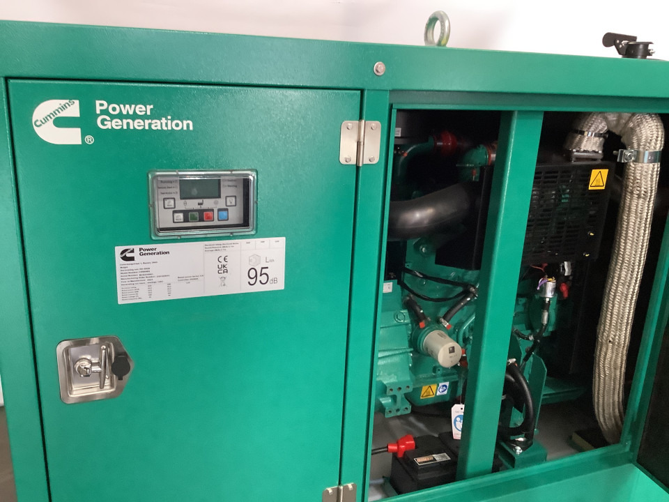Cummins 55KVA (2)Brand new - Generador industriale: foto 2 Cummins 55KVA (2)Brand new - Generador industriale: foto 2
